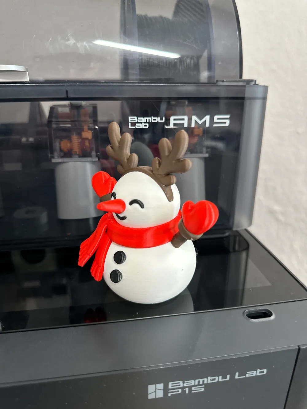 antlered-snowman-2 Góc nghiêng người tuyết sừng tuần lộc nhiều màu bằng nhựa PLA
