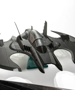 Mô hình Batwing Batman 1989 màu đen, cánh dơi rộng và buồng lái nổi bật