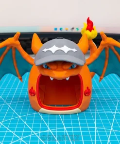 Vỏ robot DIVA Charizard màu cam cánh xanh và mũ xám nhìn chính diện