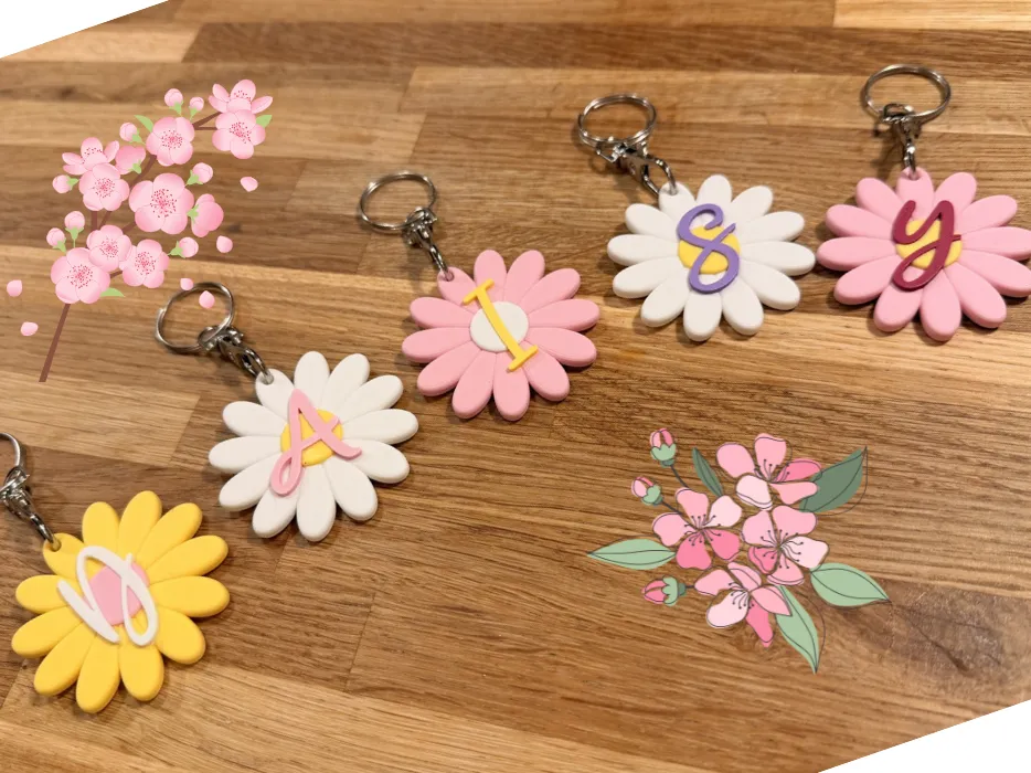 Móc khóa hoa cúc Daisy chữ cái A–Z in 3D nhiều màu