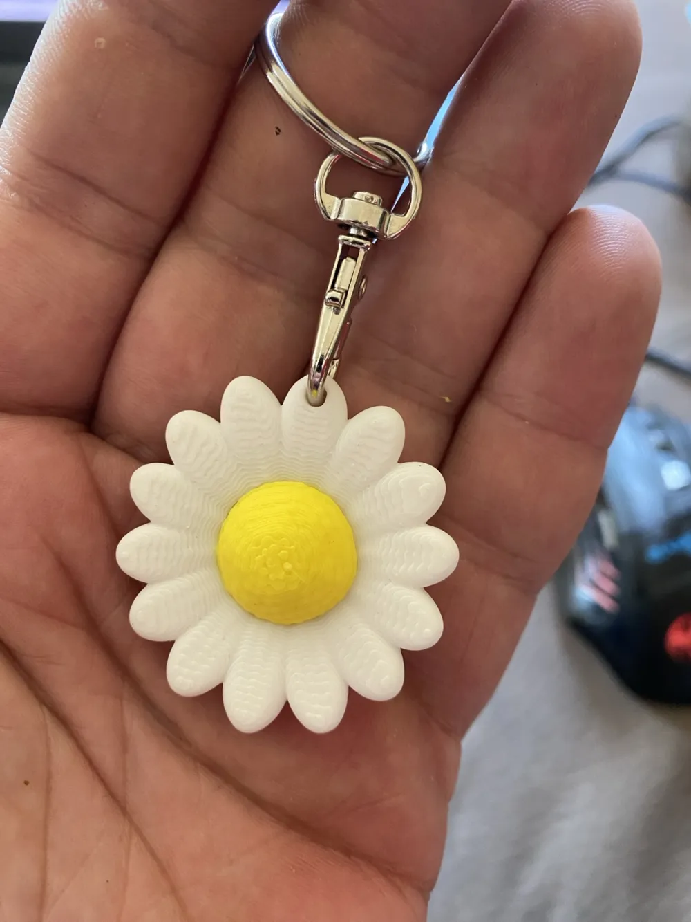Móc khóa hoa cúc Daisy cánh trắng nhụy vàng in 3D
