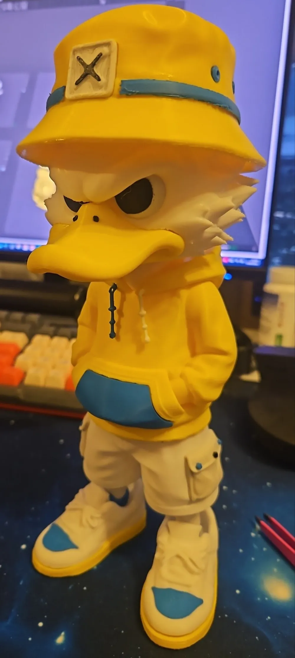 duck-urban-3 Mô hình vịt Urban NoAMS in 3D 25cm đội mũ bucket mặc hoodie vàng