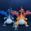 Gigantamax Charizard màu cam bên cạnh bản Shiny và Leon dùng minh họa