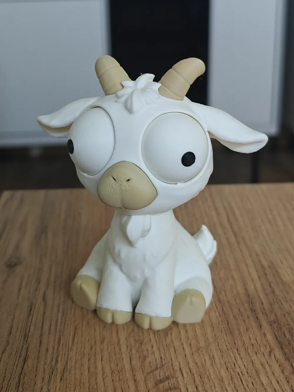 Mô hình dê Goofy trắng kem mắt xoay in 3D