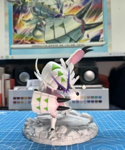 Mô hình Golisopod Pokémon giáp trắng trên đế đá