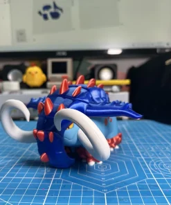 Mô hình Great Tusk Pokémon đôi ngà trắng và giáp xanh gai đỏ