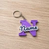 Móc khóa chữ cái nền tím kèm tên viết tay nhựa PLA