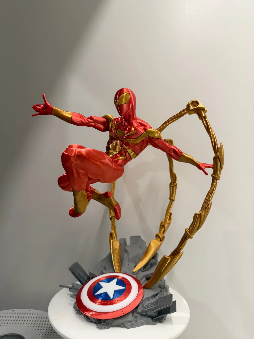 Mô hình Iron Spider-Man giáp đỏ vàng in 3D cao 32cm