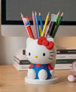Ống bút Hello Kitty 9cm in 3D trên bàn học