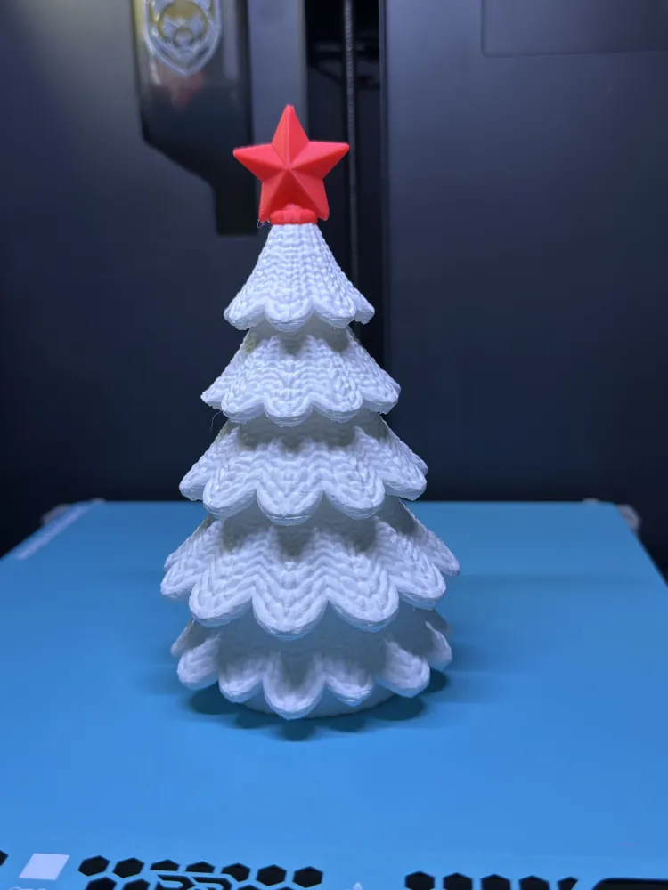Cây thông Noel họa tiết len với ngôi sao đỏ