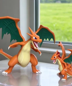 Mô hình Mega Charizard Y Pokémon màu cam, tung đôi cánh xanh và ngọn lửa ở đuôi