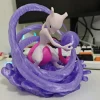 Mô hình Mewtwo Pokémon với cầu năng lượng tím kèm đế