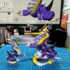 Mô hình Miraidon Pokémon cao 18cm bên cạnh mô hình nhỏ so sánh