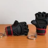 Mặt lòng bàn tay của móc khóa găng tay MMA nhựa PLA