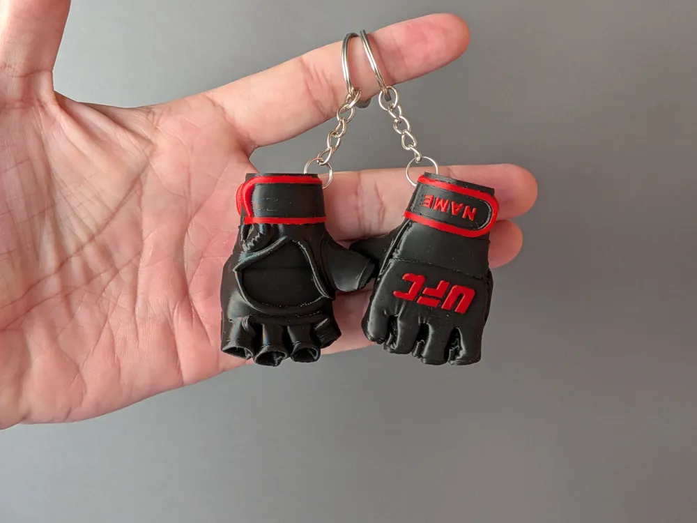 mma-gloves-4 Móc khóa găng tay MMA thu nhỏ trên tay, có thể thêm tên trên đai cổ tay
