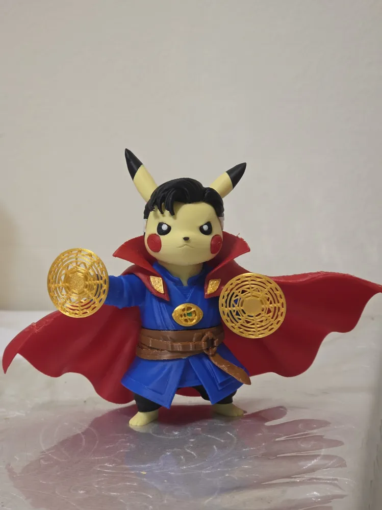 Pikachu Doctor Strange in 3D áo choàng đỏ và hai vòng phép vàng