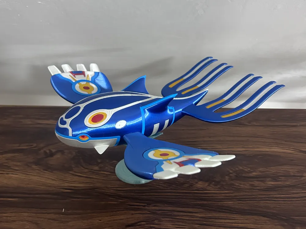 primal-kyogre-01 Mô hình Primal Kyogre Pokémon màu xanh với họa tiết trắng vàng và đôi vây lớn