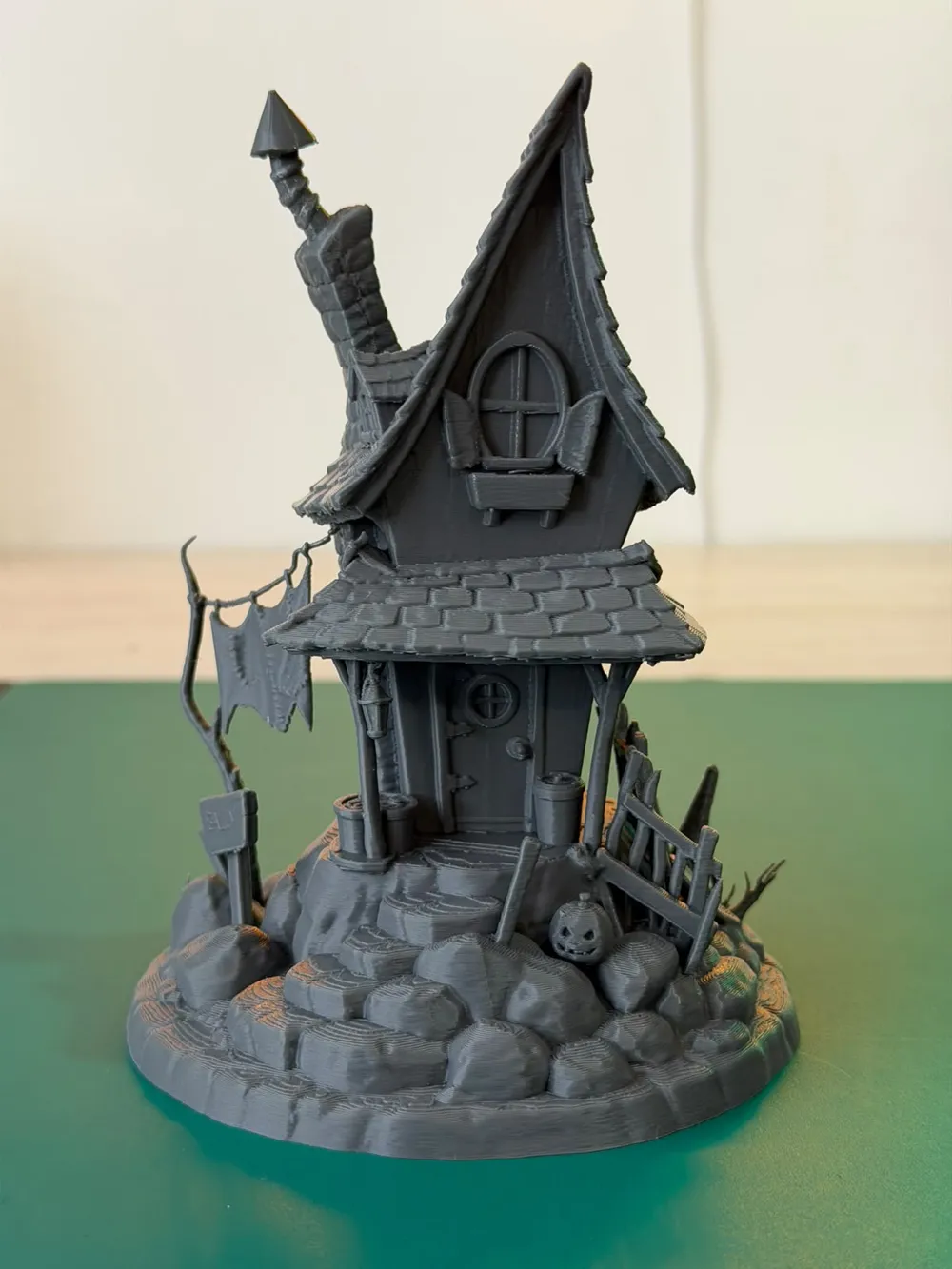 Mô hình nhà Sally Cottage màu xám phong cách Gothic