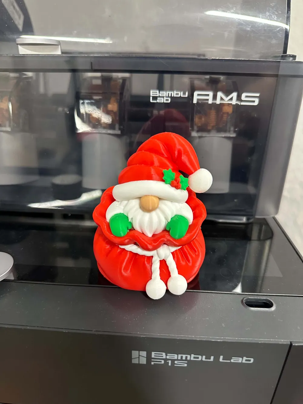 santa-sack-3 Ông già Noel mini trong túi quà đỏ in 3D nhìn chính diện