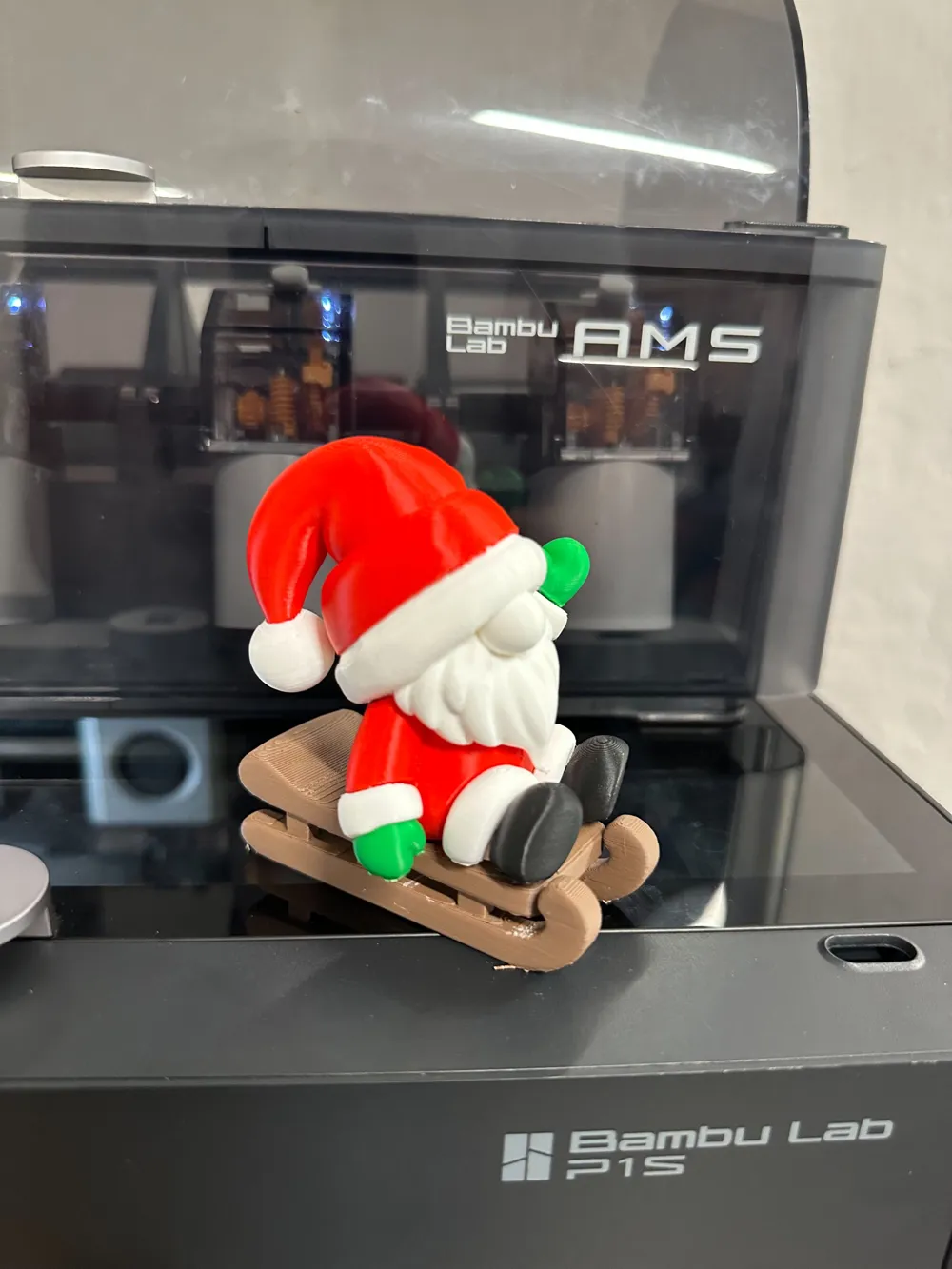 santa-sleigh-1 Ông già Noel mini ngồi xe trượt tuyết màu nâu in 3D nhiều màu