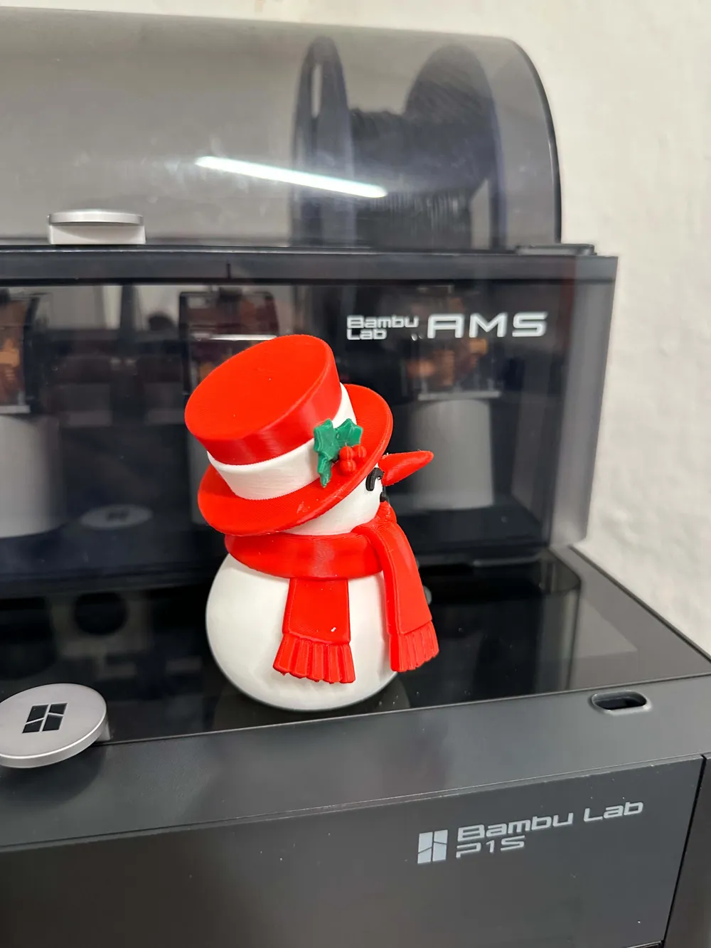 snowflake-snowman-2 Góc nghiêng người tuyết in 3D với khăn quàng đỏ và mũ trang trí lá xanh