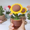 Chậu hoa hướng dương vân len in 3D cánh vàng nhụy nâu